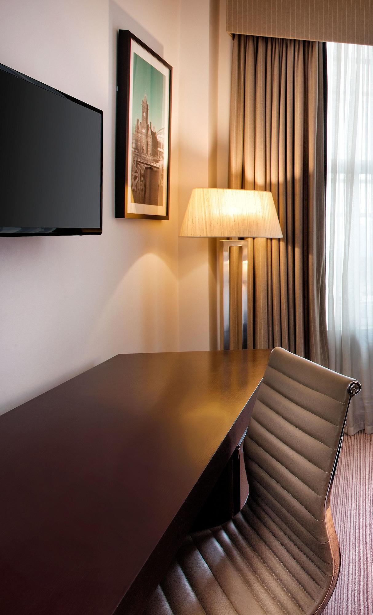 Leonardo Hotel Кардиф Екстериор снимка